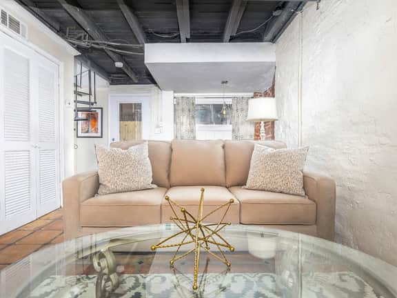 Southern Belle Carriage House - Image 3
