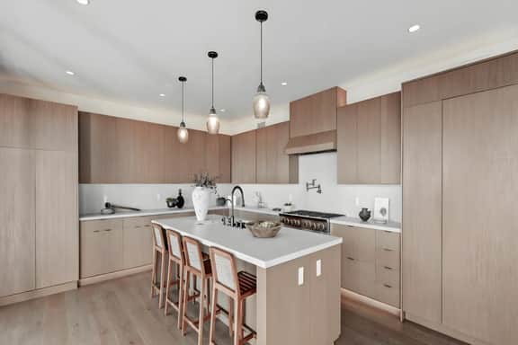 Track - Downtown Cozy Loft - Image 3