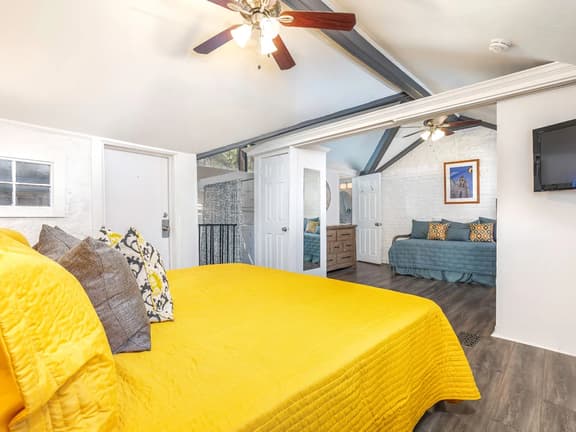 Southern Belle Carriage House - Image 1